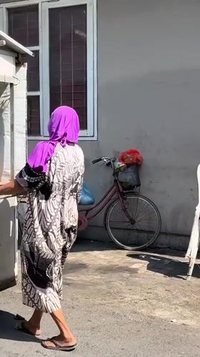 Morning routines across Indonesian villages: markets, transport, street cleaning