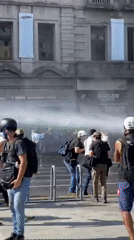 Protest with water cannons deployed in Buenos Aires