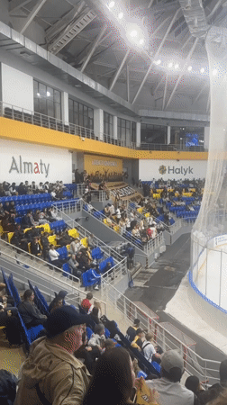 Almaty leads Saryarqa 4–2 in live ice hockey action