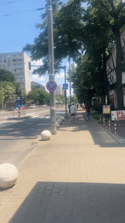 Busy summer morning along a central Iași street