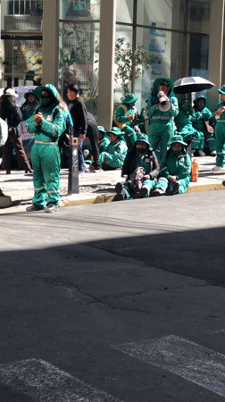 La Paz sanitation workers hold street demonstration with union banner