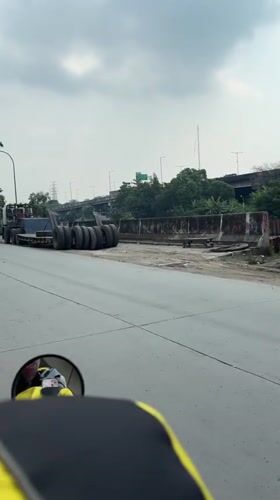 Motorcyclist documents morning commute through North Jakarta streets