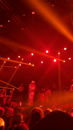 Female singer performs early morning concert in Buenos Aires