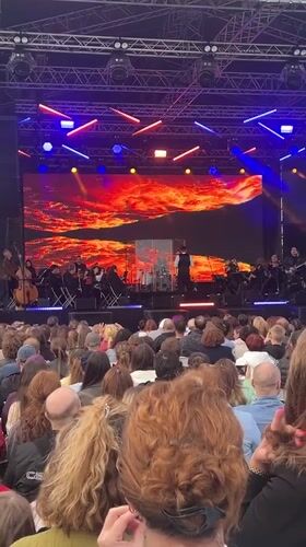 Live concert lights up ROOF PLACE in Saint Petersburg