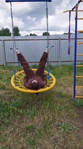 Morning playground activity captured by witnesses in Markovo