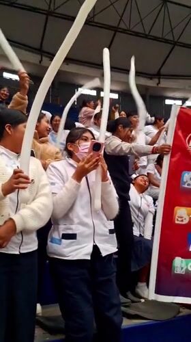 Students gather with inflatable objects in Arequipa school gymnasium