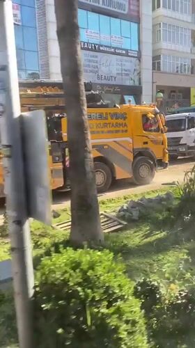 Tow truck operates in sunny Alanya coastal area