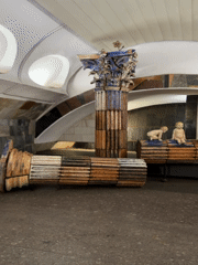 Subway station art and commuter life captured by witnesses