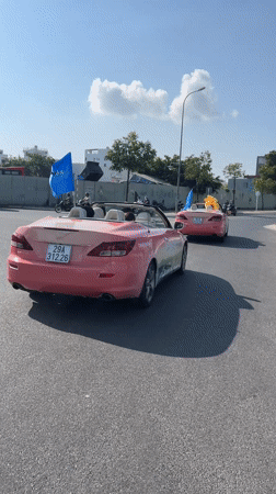 Pink convertible convoy spotted driving through Nha Trang streets