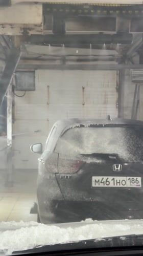Car wash routine documented in Nizhnevartovsk, Russia
