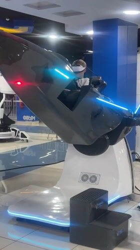 Boy uses VR flight simulators at Marrakesh entertainment venue