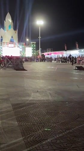 Motorcycle stunt show and exhibition draws crowds in Nha Trang