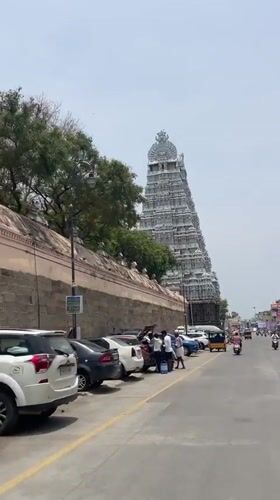 Ornate pyramid temple documented in Tiruvannamalai street scene