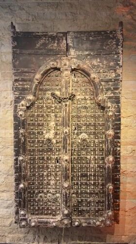 Ornate antique door observed chained in Noordwijk