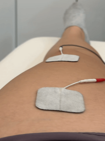 Medical examination with electrodes conducted in Tlaxcalancingo, Mexico