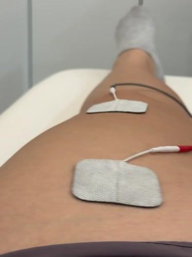Medical examination with electrodes conducted in Tlaxcalancingo, Mexico