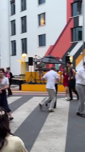 Outdoor dance gathering draws crowd to Berlin courtyard