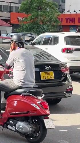 Morning street life captured across Bac Nha Trang Ward