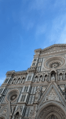 Morning tourist activity documented around Florence Cathedral district