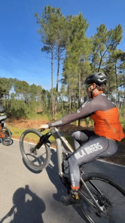 Cyclists perform wheelie stunts on Vila Real road