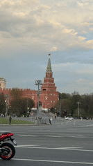 Ordinary afternoon street activity recorded near Moscow Kremlin