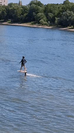 Foilboards, boats, and helicopters on the Rhine in Cologne