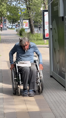 Afternoon pedestrian activity observed across Krasnodar sidewalks