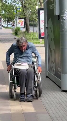 Afternoon pedestrian activity observed across Krasnodar sidewalks