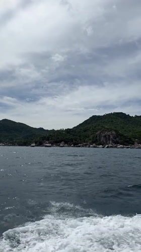 Early morning boat departure from Mae Haad toward island