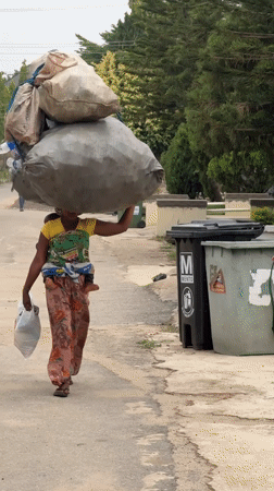 Daily life unfolds across Abuja neighborhoods Thursday morning