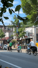 Coffee, cycling, and street life on a Chicago afternoon