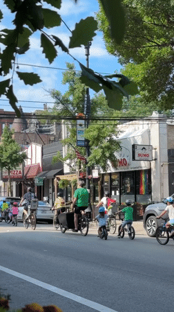Coffee, cycling, and street life on a Chicago afternoon
