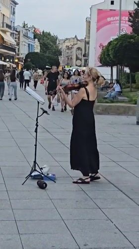Street performers draw crowds in historic Plovdiv pedestrian district