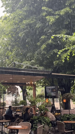 Heavy rainstorm hits Belgrade as residents document downpour