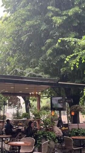 Heavy rainstorm hits Belgrade as residents document downpour
