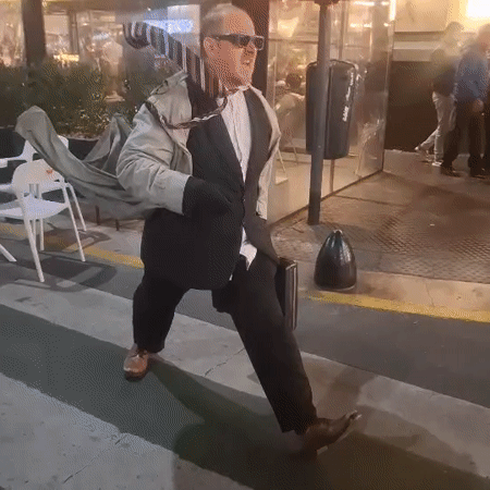 Street performers entertain crowds across Buenos Aires nightlife scene