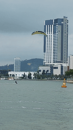 Morning leisure activities observed at Bai Chay Ward waterfront
