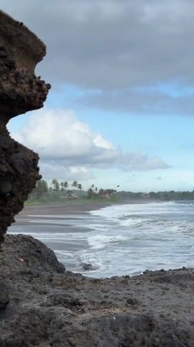 Coastal scenes with Balinese offerings documented at Kediri beach