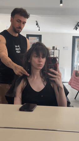 Woman documents hair salon visit with selfies in Belgrade