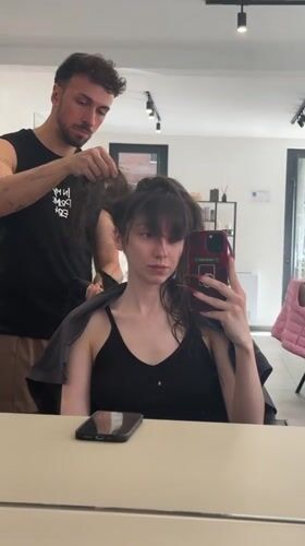 Woman documents hair salon visit with selfies in Belgrade