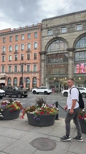 Afternoon street life along Nevsky Prospekt, Saint Petersburg
