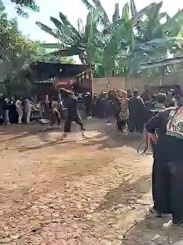 Traditional performance draws crowd in Indonesian village courtyard