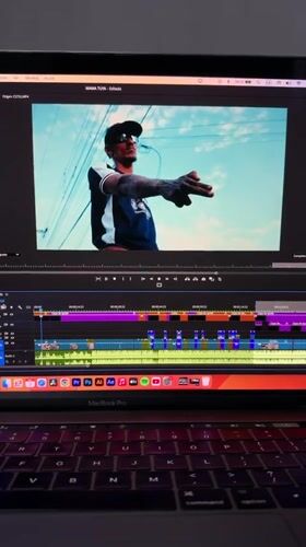 Video editing session documented in El Cambur, Venezuela