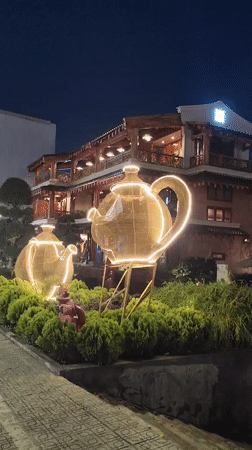 Nighttime tour captures Da Lat's illuminated landmarks and venues