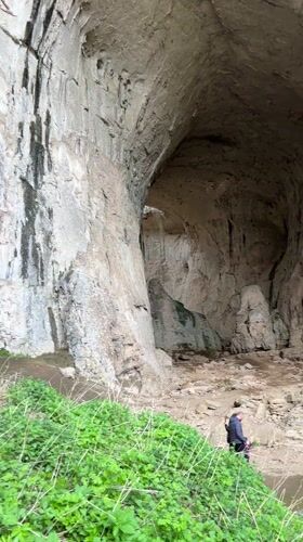 Cave explorers documented in Karlukovo, Bulgaria cave system