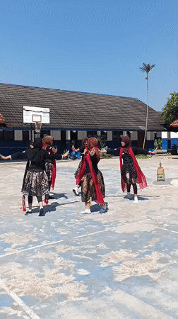 Traditional Indonesian dance performed outdoors in Tanjungsari