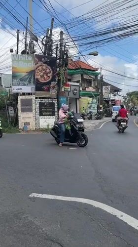 Early morning street life documented in Kuta Selatan