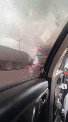 Driver films close train passage from car in Dokwa