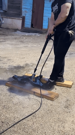 Auto repair shop operations documented in Blagoveshchensk, Russia